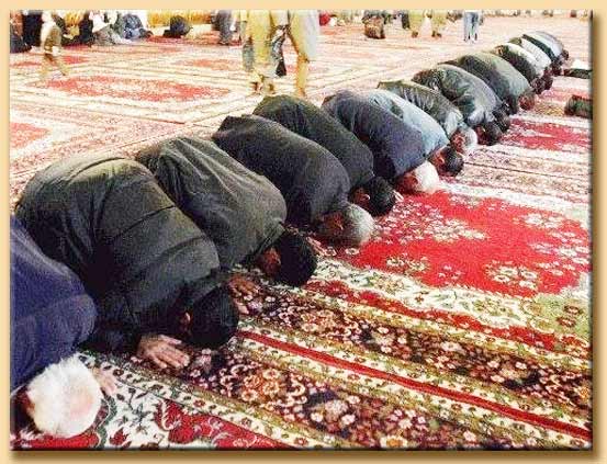 preghiera nella moschea