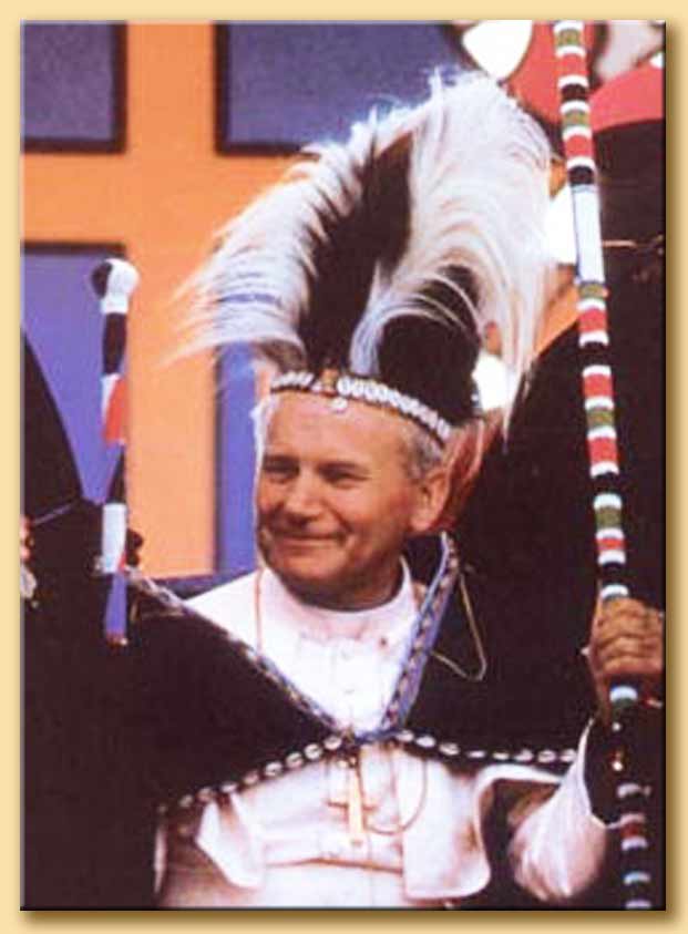 giovanni paolo II vestito da capo-tribù